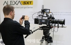 [포토]외국인 시선 사로잡은 UHD 방송장비