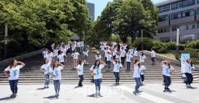 [포토]대학생들의 단체 플래시몹, 통일을 춤춰요!