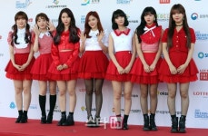 [포토]오마이걸 섹시한 레드 스커트