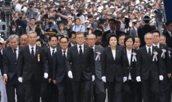文대통령, 현충일 추념사에 '6·25' 넣지 않은 이유는?