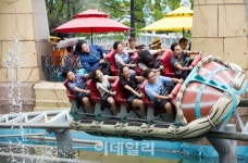 [포토]롯데월드 어드벤처, 휴전선 인근 와수초등학교 드림티켓 초청