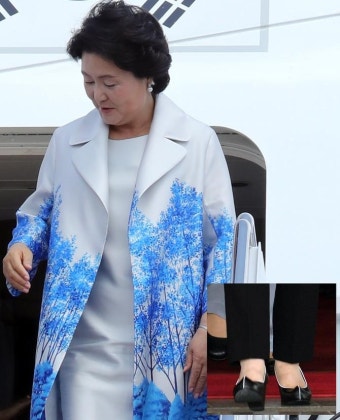 김정숙여사 패션외교…재킷 속 그림은 정영환 작가 작품