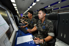 영공 지키는 최고의 눈…이원화·이태균 대위, 최우수 방공통제사