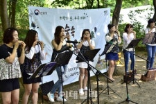숲과 음악의 앙상블…‘숲속 음악회’ 큰 호응