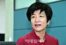 [포토]질문에 답하는 김영주 의원