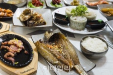 [가볼만한 축제②]붉은 꽃 융단을 타다