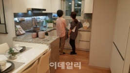 억대 로또판?.. 신반포 센트럴자이 모델하우스 가보니…
