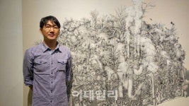 불에 태우고 석회 바르고…한국화의 파격은 무죄