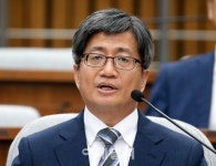 [포토]의원들 질문에 답하는 김명수 대법원장 후보자