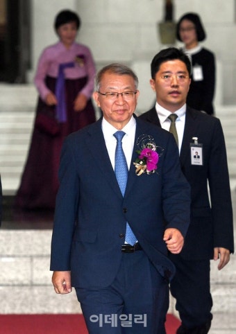 [포토]대법 나서는 양승태 대법원장