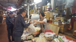 김용수 차관, 추석 명절 맞아 호계종합시장 및 포도원 지역아동센터 방문