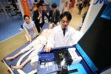 [포토]JW메디칼, 케어비데 선보여