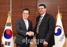 인도 주총리 만난 김동연 인프라 사업에 韓 기업 참여 기대