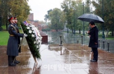 록봉장의장묘 | [포토] '무명용사의 묘' 헌화하는 정세균 의장
