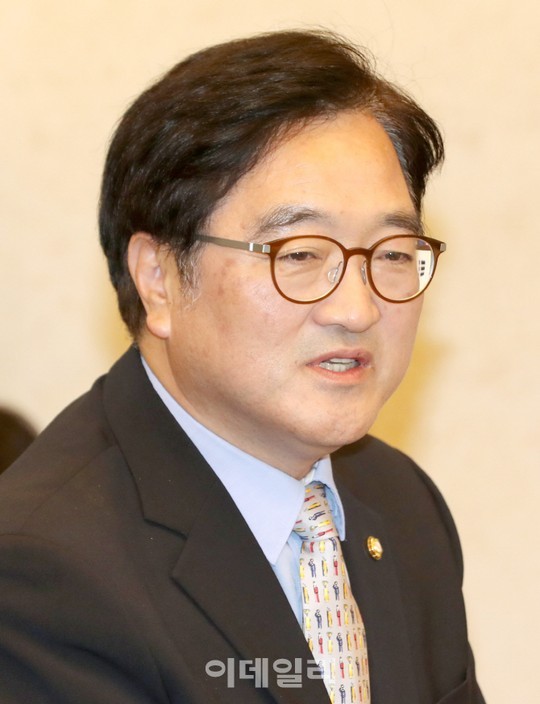 우원식 국회의장, 10일까지 합의를 촉구하며 예산안 본회의 상정 보류
