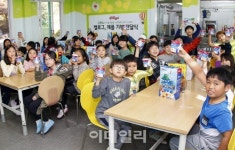 [포토] 농심켈로그, 강원도 초등학교 4곳에 시리얼 전달