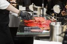 에스쁘아, 한국 첫 ‘메이크업 펍 컨셉 스토어’ 오픈