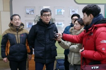 '광고탑 농성' 건설노조 간부 경찰 출석…