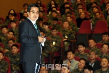 [포토] 김동연 부촐리, 장병들에게 강연