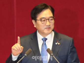 [포토]자유한국당 바라보며 교섭단체 대표 연설하는 우원식 원내대표