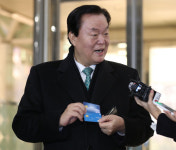 예산유용 김경재 총재 사우나서 법인 카드로 잘못 계산(종합)