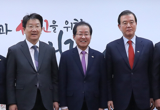 권성동, 홍준표에 호소하며 김문수와 협력 촉구