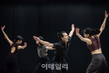 경쾌한 스윙재즈에 유쾌한 몸짓…국립현대무용단 스윙