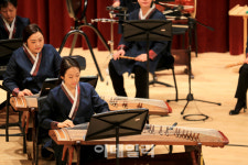 [여행] 와인향·국악선율 싣고, 봄기운 품은 보랏빛 열차가 ‘출발’