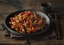 [e주말 뭐먹지]마트서 즐기는 포차의 맛…혼술 안주 닭발