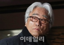 변호사석왕기서해택법률사무소 | 피해자 변호인단 "이윤택 구속해야..피해자 회유·고소취하 종용"