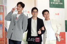 [포토]로운-이적-양세형 귀여운 카페지기