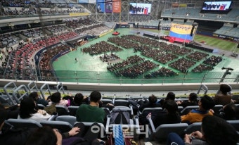 [포토]야구장에서 열린 부활절 연합예배