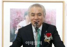 [포토]나도 사진기자다 시상식에서 축사하는 박종복 SC제일은행장