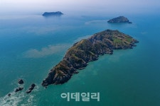 [여행] 7000만 년간 우두커니…한반도 지킨 서해의 독도를 가다