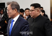 [포토]남북회담장에 나란히 입장하는 문재인-김정은