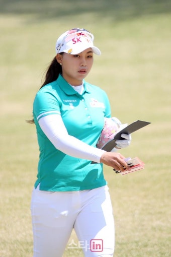 [포토] 김지영 '얼음주머니로 더위 달래요'
