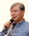 김정은에 싱가포르 모델 권한 왕후닝