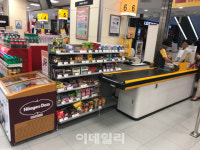 아이 생떼 부르는 계산대 앞 과자 어쩌나…진열금지 Vs 과잉규제