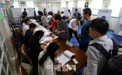 [포토]유권자들로 북적이는 6.13 지방선거 투표소