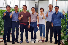[포토] 파프리카 농가 방문한 김원석 농업경제대표