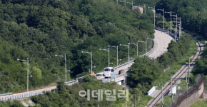 [포토]8·15 이산가족 상봉행사 위해 금강산 향하는 남측 대표단