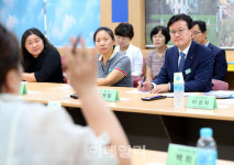 [포토] 학교 찾아간 채현일 영등포구청장