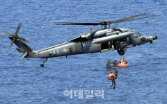 [포토] HH-60 헬기로 인명구조 훈련