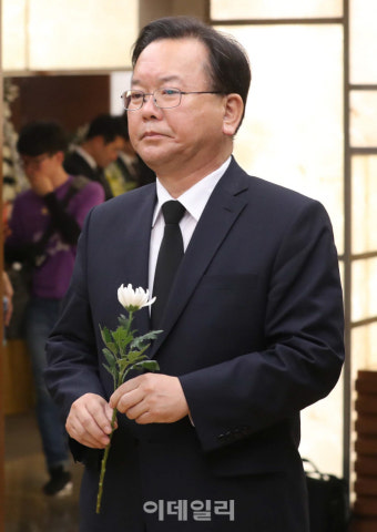 [포토]노회찬 원내대표 빈소 조문하는 김부겸 장관