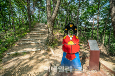 산과 바다로 아름다운 여름 정취를 느끼며 걷다