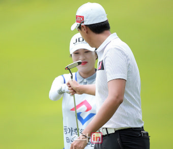 [포토] 공동선두 마감 변진재 '가볍게 버디 성공'