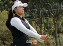 [포토] 단독선두 김지영 다시 잡아보는 스윙 자세