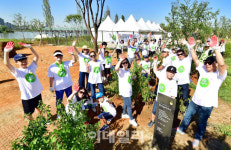 [포토] 한강에 나무를 심자- 부루벨코리아