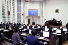 인천 브랜드 삭제된 무상교복 조례안, 심의 보류