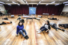 여중생·제약회사 회장·강사 부부, 그들을 엮는 그 개